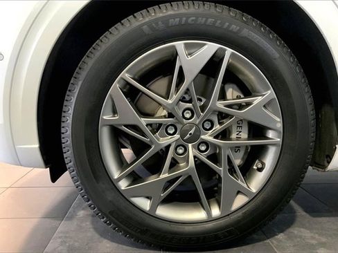 Used 2023 Genesis GV70 2.5T w/ Advanced Package image 9