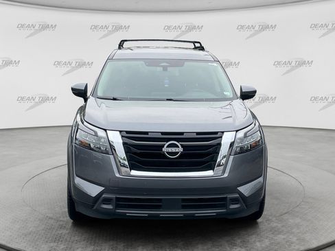 Used 2023 Nissan Pathfinder SV AWD/4WD image 2