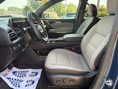 Used 2025 Chevrolet Traverse LT w/ Driver Confidence Package FWD image 23