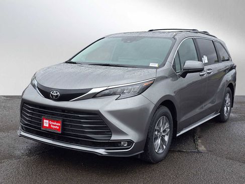 New 2026 Toyota Sienna XLE AWD/4WD image 8