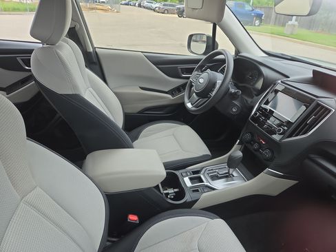Used 2021 Subaru Forester AWD/4WD image 9