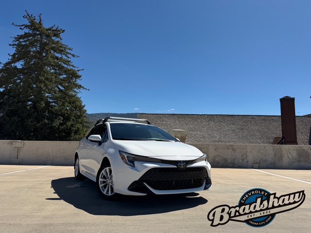Used 2024 Toyota Corolla SE w/ SE Package FWD image 2