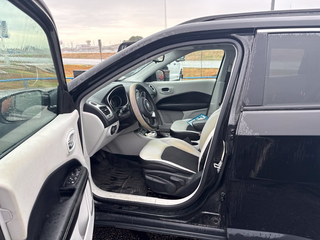 Used 2018 Jeep Compass Latitude FWD image 5
