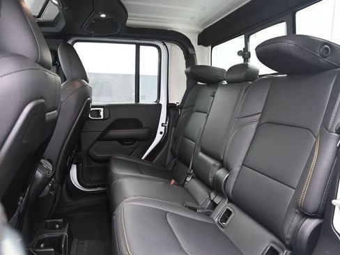 Used 2025 Jeep Gladiator Sport AWD/4WD image 11