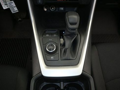 Used 2025 Toyota RAV4 LE image 10