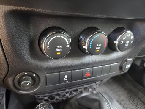 Used 2018 Jeep Wrangler Unlimited Sport AWD/4WD image 21