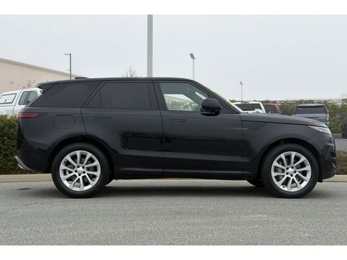 Used 2025 Land Rover Range Rover Sport SE AWD/4WD image 3