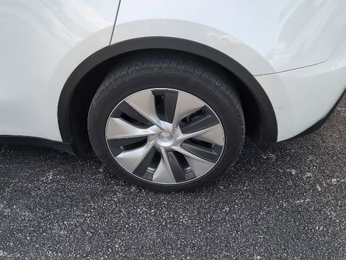 Used 2021 Tesla Model Y 2WD image 7