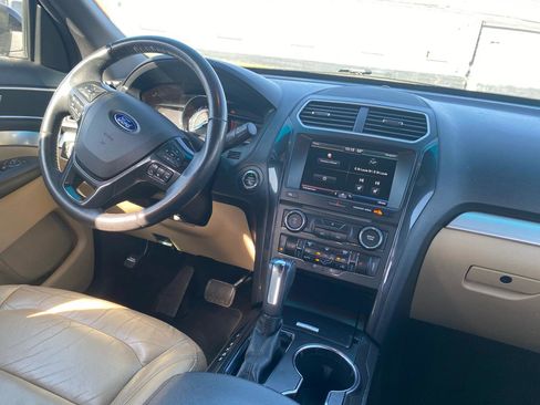 Used 2016 Ford Explorer XLT w/ Equipment Group 202A image 10