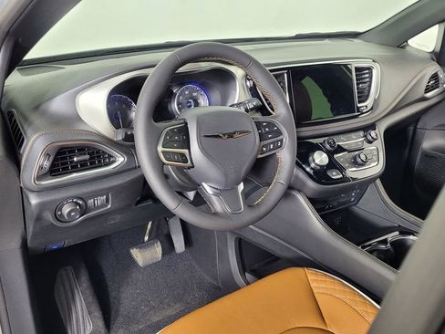 New 2026 Chrysler Pacifica Pinnacle image 15
