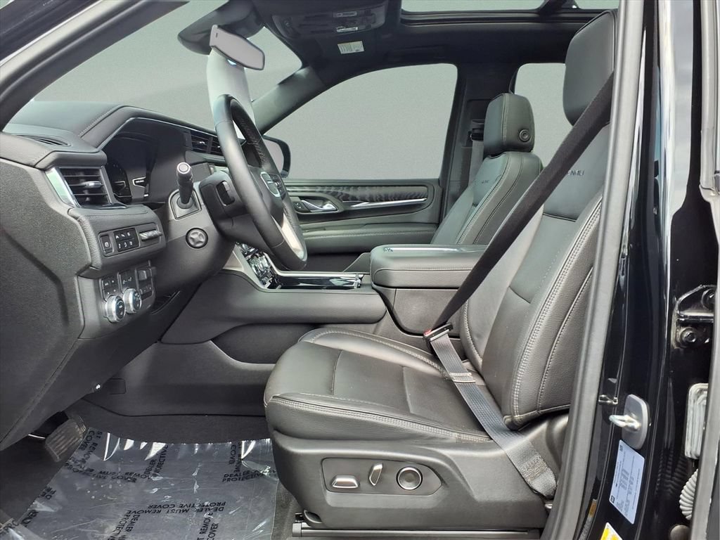 Certified 2023 GMC Yukon Denali w/ LPO, Floor Liner Package AWD/4WD image 11