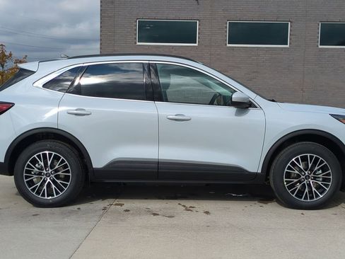 New 2026 Ford Escape SE image 7