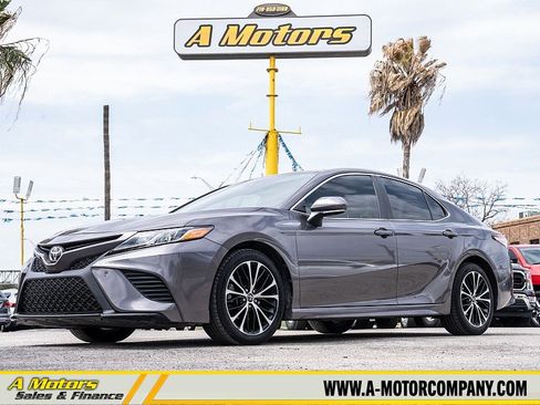 Used 2019 Toyota Camry SE w/ Convenience Package image 1