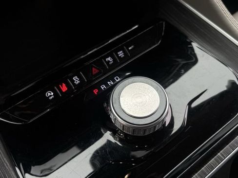 Used 2024 Jeep Wagoneer L Series II RWD image 19