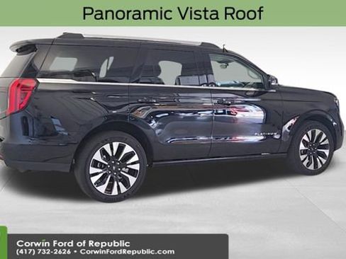 Certified 2025 Ford Expedition Platinum w/ Driver's Package AWD/4WD image 9