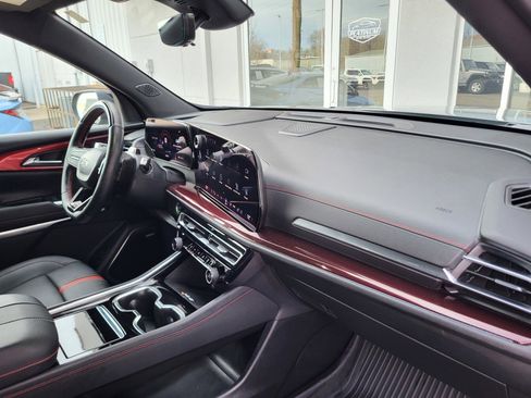 Used 2024 Chevrolet Traverse RS image 24