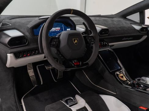 Used 2024 Lamborghini Huracan Tecnica image 2