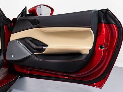 Certified 2019 Ferrari Portofino image 49