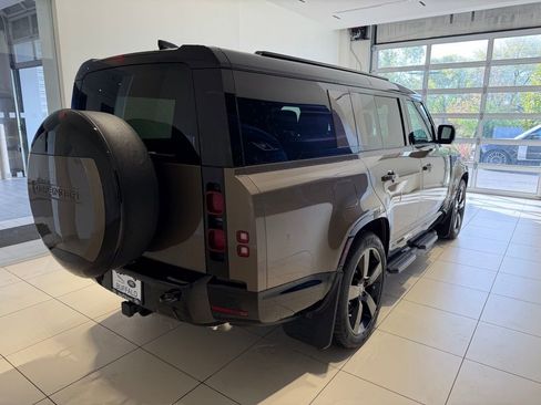 New 2025 Land Rover Defender 130 X-Dynamic SE AWD/4WD image 5
