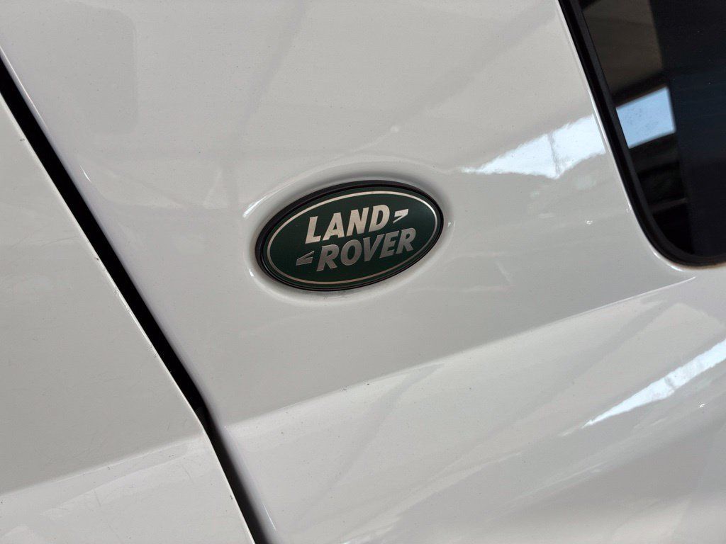 Used 2015 Land Rover LR2 AWD/4WD image 7