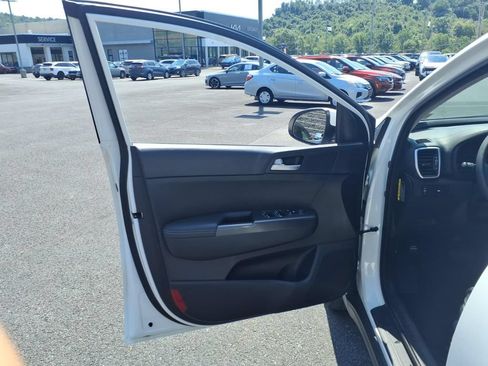 Used 2020 Kia Sportage LX AWD/4WD image 10