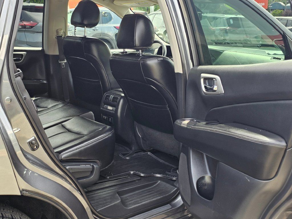 Used 2020 Nissan Pathfinder SL AWD/4WD image 16