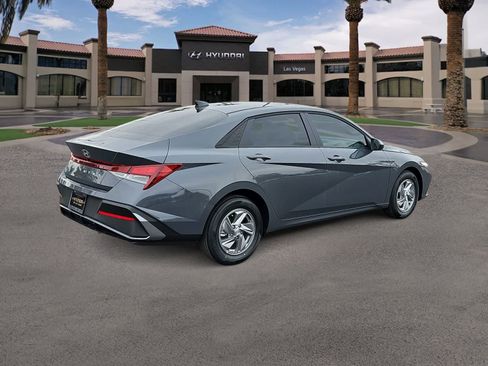 Used 2026 Hyundai Elantra SE FWD image 8