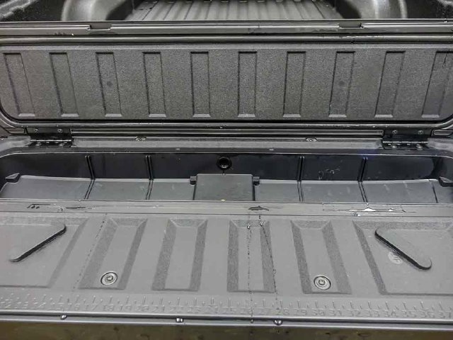 New 2026 Chevrolet Colorado Trail Boss w/ LPO, Tailgate Decal Package AWD/4WD image 9