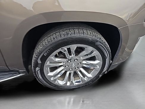 Used 2016 Cadillac Escalade Luxury image 17