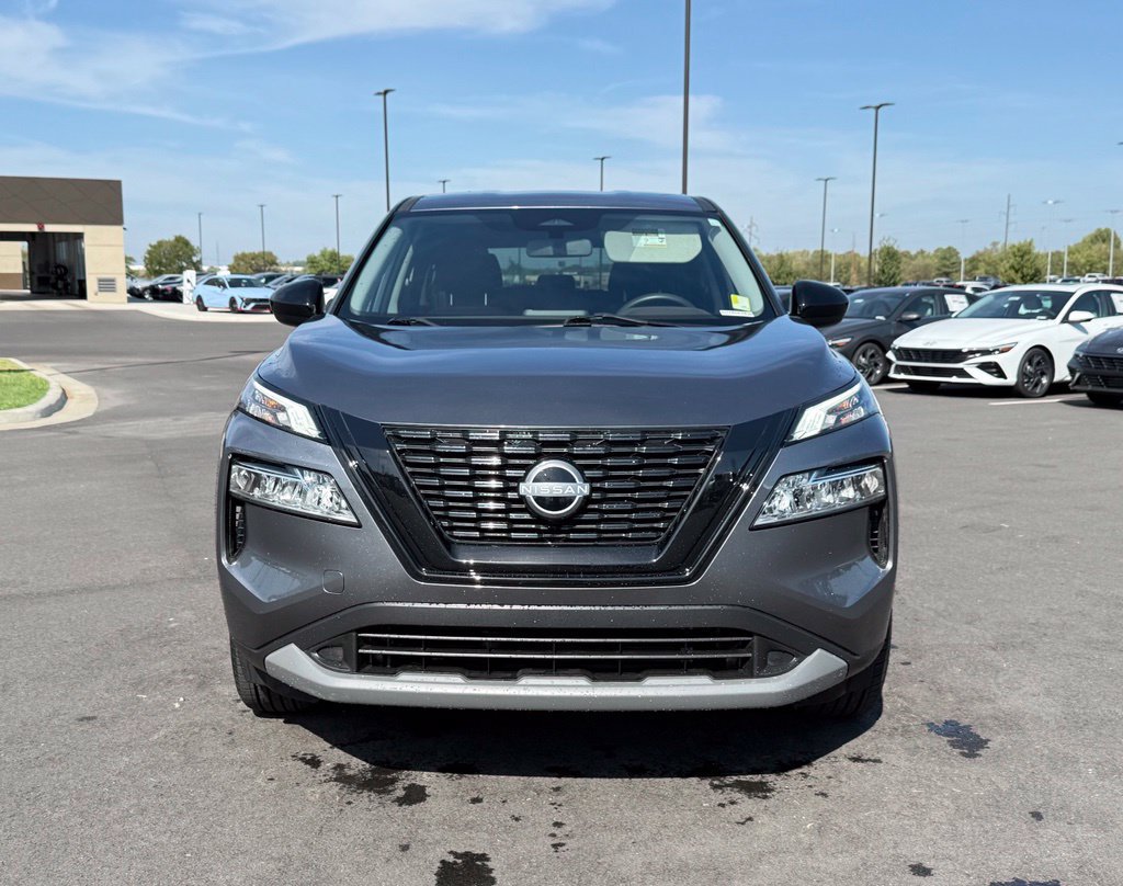 Used 2023 Nissan Rogue SV FWD image 2
