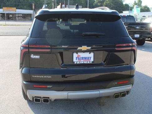 Used 2025 Chevrolet Traverse LT w/ Driver Confidence Package FWD image 9