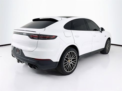 Used 2022 Porsche Cayenne Platinum Edition image 9