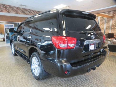 Used 2017 Toyota Sequoia Platinum AWD/4WD image 6