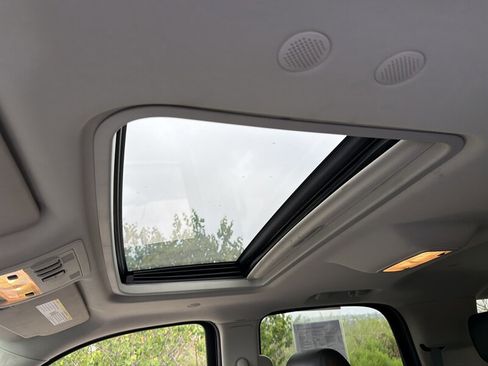 Used 2014 Cadillac Escalade Luxury RWD image 29