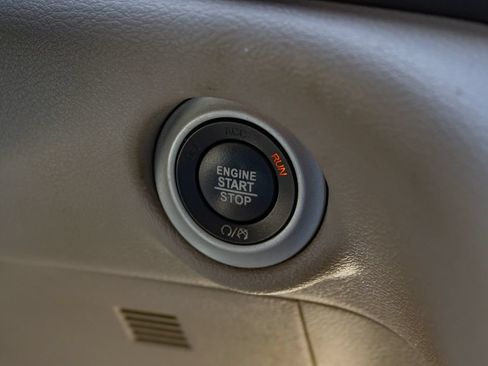Used 2023 Chrysler Pacifica Touring-L FWD image 24