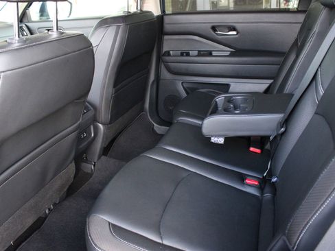 Used 2024 Nissan Pathfinder SL w/ Cargo Package AWD/4WD image 17