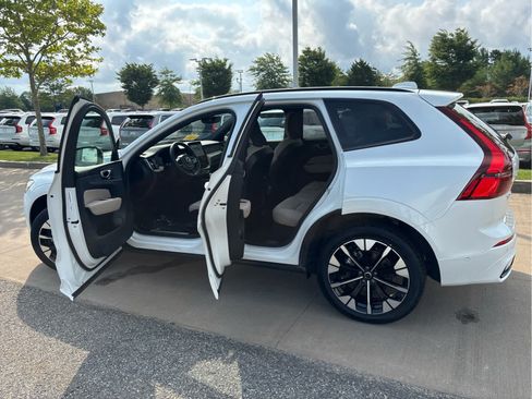 Used 2026 Volvo XC60 B5 Plus AWD/4WD image 39
