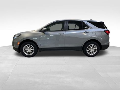 Used 2024 Chevrolet Equinox LT AWD/4WD image 2
