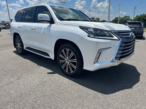 Used 2020 Lexus LX 570 4WD w/ Luxury Package image 3