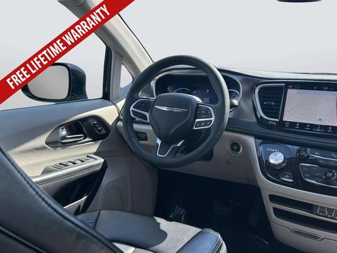 Used 2024 Chrysler Pacifica Limited FWD image 19