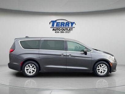 Used 2023 Chrysler Pacifica Touring-L