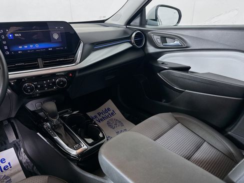 Used 2024 Chevrolet Trax LT w/ Driver Confidence Package FWD image 21