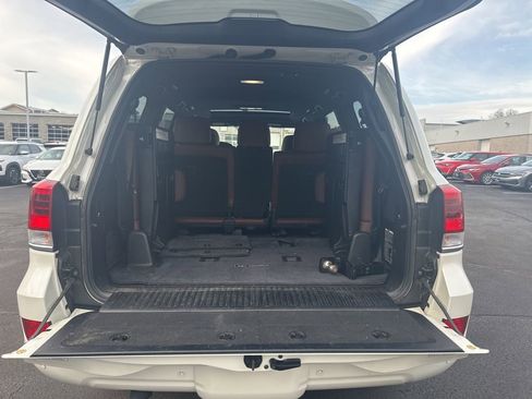 Used 2021 Toyota Land Cruiser image 12
