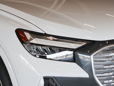 Used 2023 Audi Q4 e-tron Premium Plus w/ Premium Plus AWD/4WD image 27