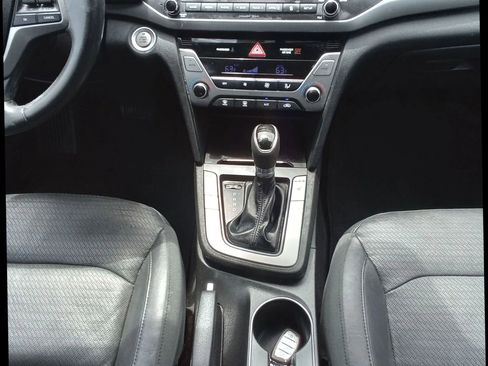 Used 2017 Hyundai Elantra Limited FWD image 12
