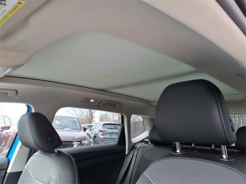 Used 2025 Volkswagen Taos SE image 21