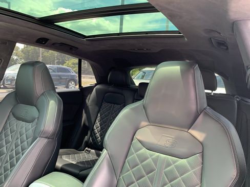 Used 2023 Audi SQ8 Premium Plus w/ SQ8 Luxury Package AWD/4WD image 12