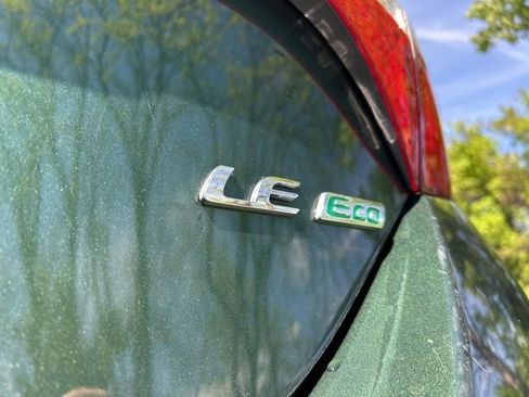 Used 2015 Toyota Corolla LE FWD image 11