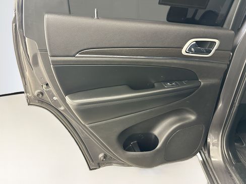 Used 2018 Jeep Grand Cherokee Limited AWD/4WD image 28