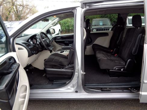 Used 2013 Dodge Grand Caravan SXT image 15